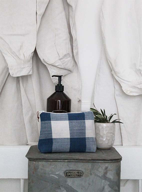 Breton Check Small Washbag Image 1