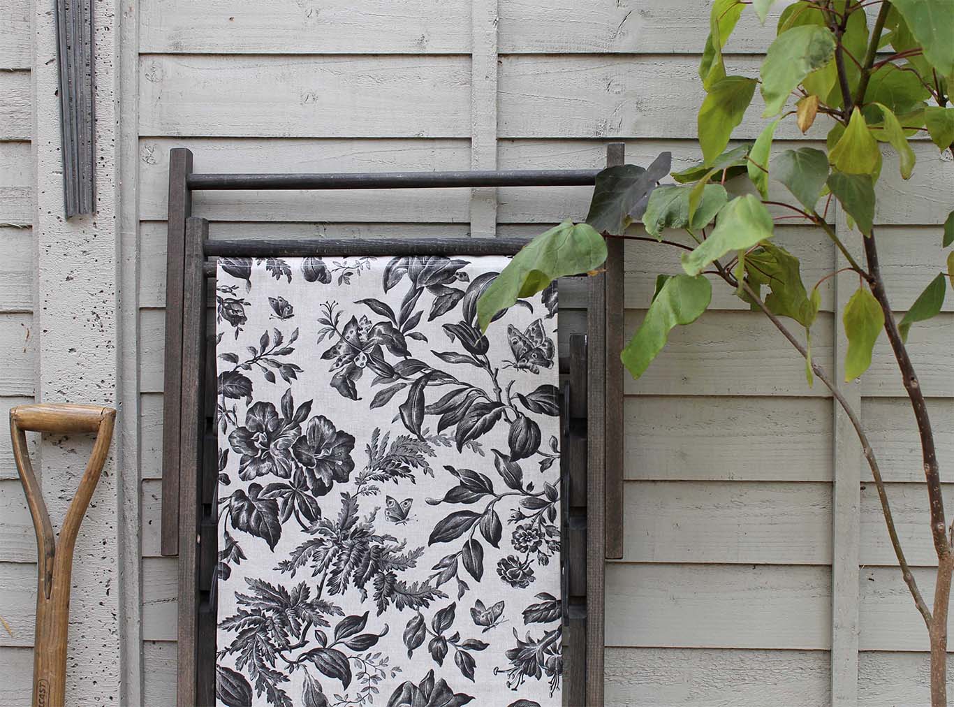 Floraison Soot Deckchair Image 2