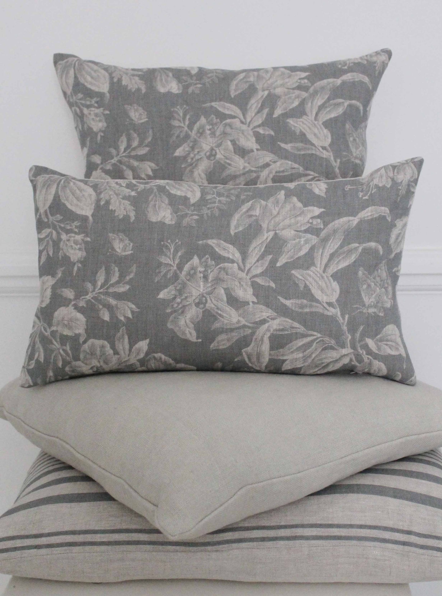 Floraison Manoir Grey Cushion