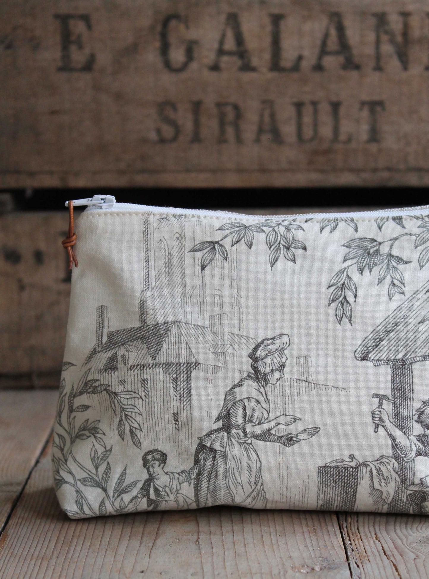 Manoir Toile Small Washbag