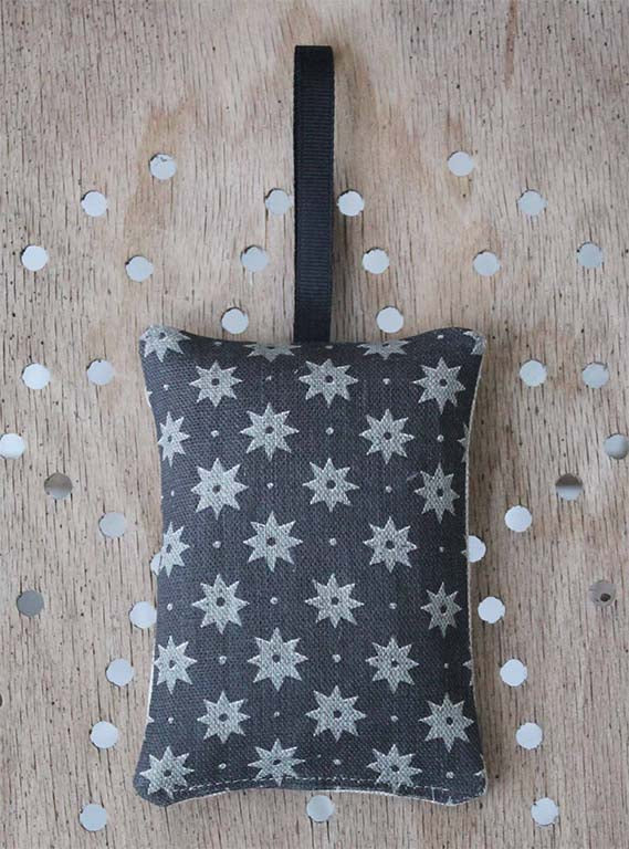 Midnight Petite Etoile Lavender Pad