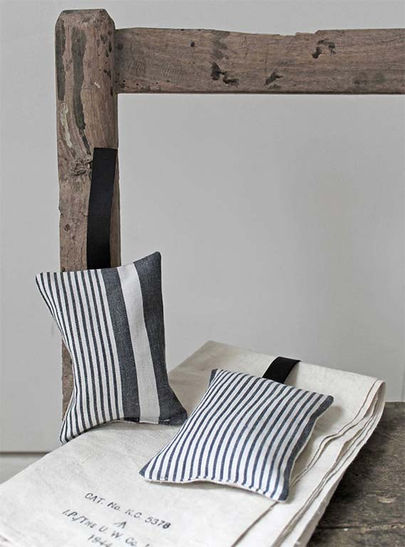 Vintage Mono Stripe Lavender Pad Image 2