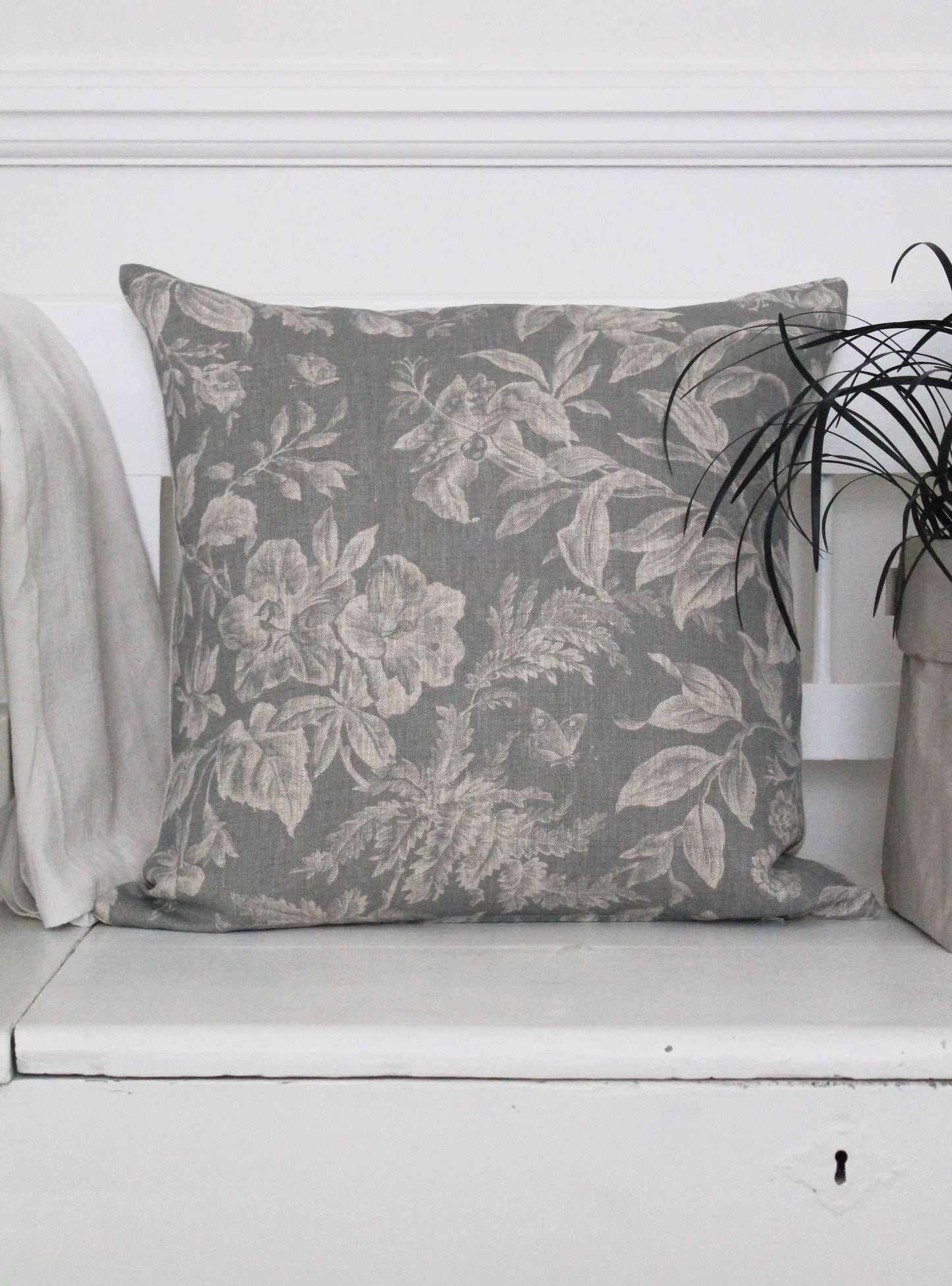 Floraison Manoir Grey Cushion