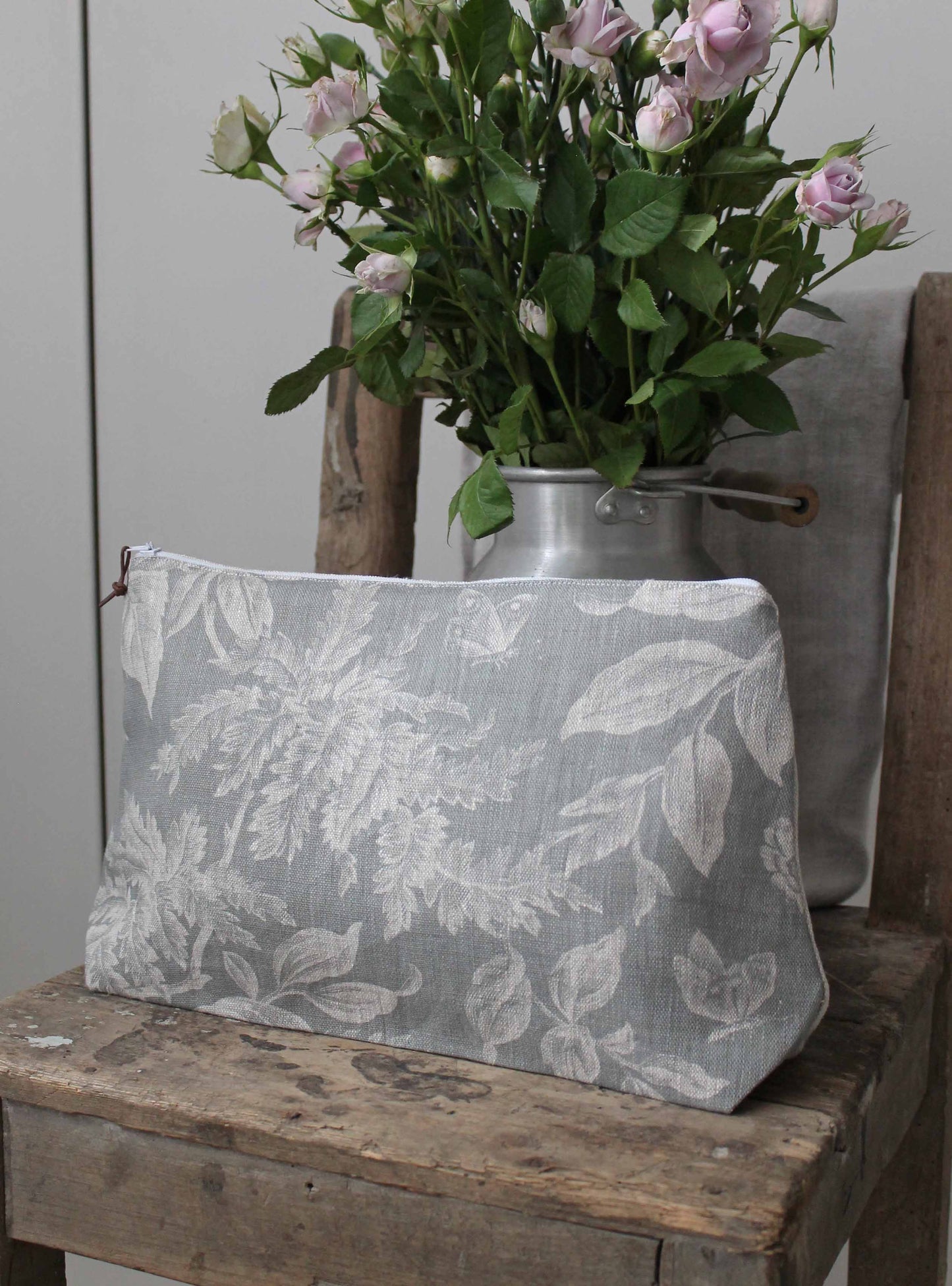 Floraison Manoir Grey Large Washbag