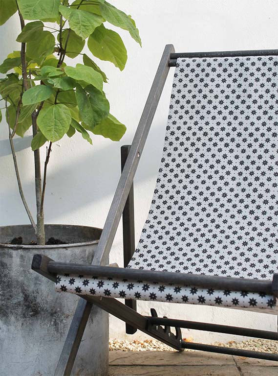 Petite Etoile Soot Deckchair Image 1